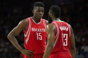 Søde Clint Capela inden i basketballbane wallpaper — 3:2 Wallpapers