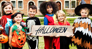 Baggrundsbillede med søde Halloween-børnekostumer. — Sød Halloween Wallpapers