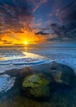 Sol skinner over is-baggrund — Oppo Pad 4 Pro Wallpapers