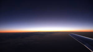 Baggrundsbillede af solnedgangshimmel set fra fly — Skumring Wallpapers