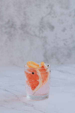 Sommerlandskab med gin-infuseret frugtcocktail — Xiaomi Pad Wallpapers