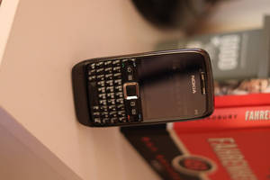 Sort Nokia E71 — Nokia Wallpapers