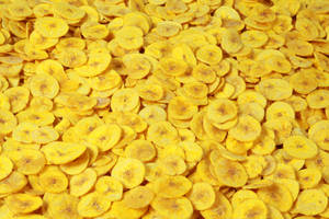 Wallpaper med stak af bananchips — 3:2 Wallpapers