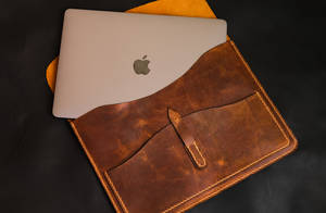 Stilfuld Apple Mac-skrivebord i kreativt arbejdsmiljø