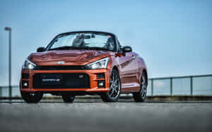 Stilfuld Daihatsu-bil, der kører på den åbne vej — 2880x1800 Wallpapers