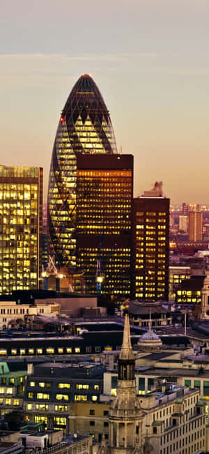 The Gherkin og andre skyskrabere i tåge — Pixel 10 Pro XL Wallpapers