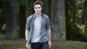 The Twilight Saga Edward i skoven wallpaper — Twilight Wallpapers