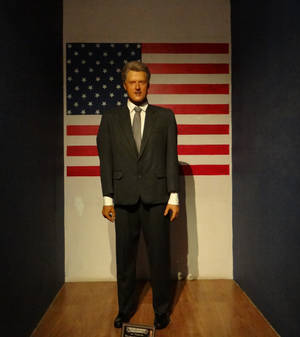 Tidligere USA's Præsident Bill Clinton Holder En Tale — Vivo X Fold5 Wallpapers