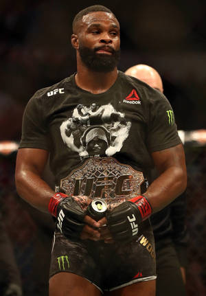 Tyron Woodley med UFC-bælte tapet — Dæmpet Wallpapers