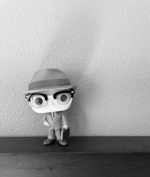Vision Funko Pop i WandaVision sort-hvid wallpaper. — Galaxy Z Fold Wallpapers