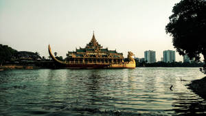 Yangon Flydende Restaurant Wallpaper — iMac Wallpapers